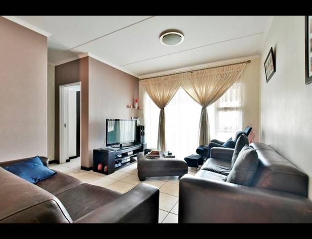 3 BEDROOM APARTMENT FOR SALE IN OAKDENE